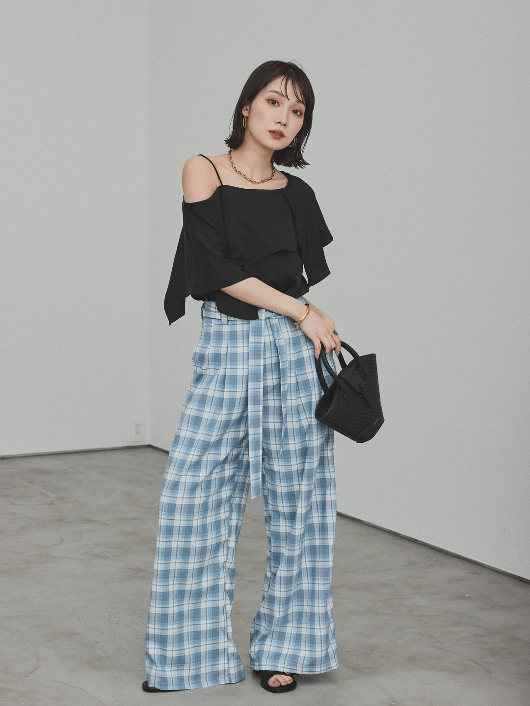 [SET]ワンショルラッフルブラウス+チェック柄ワイドパンツ(2set)