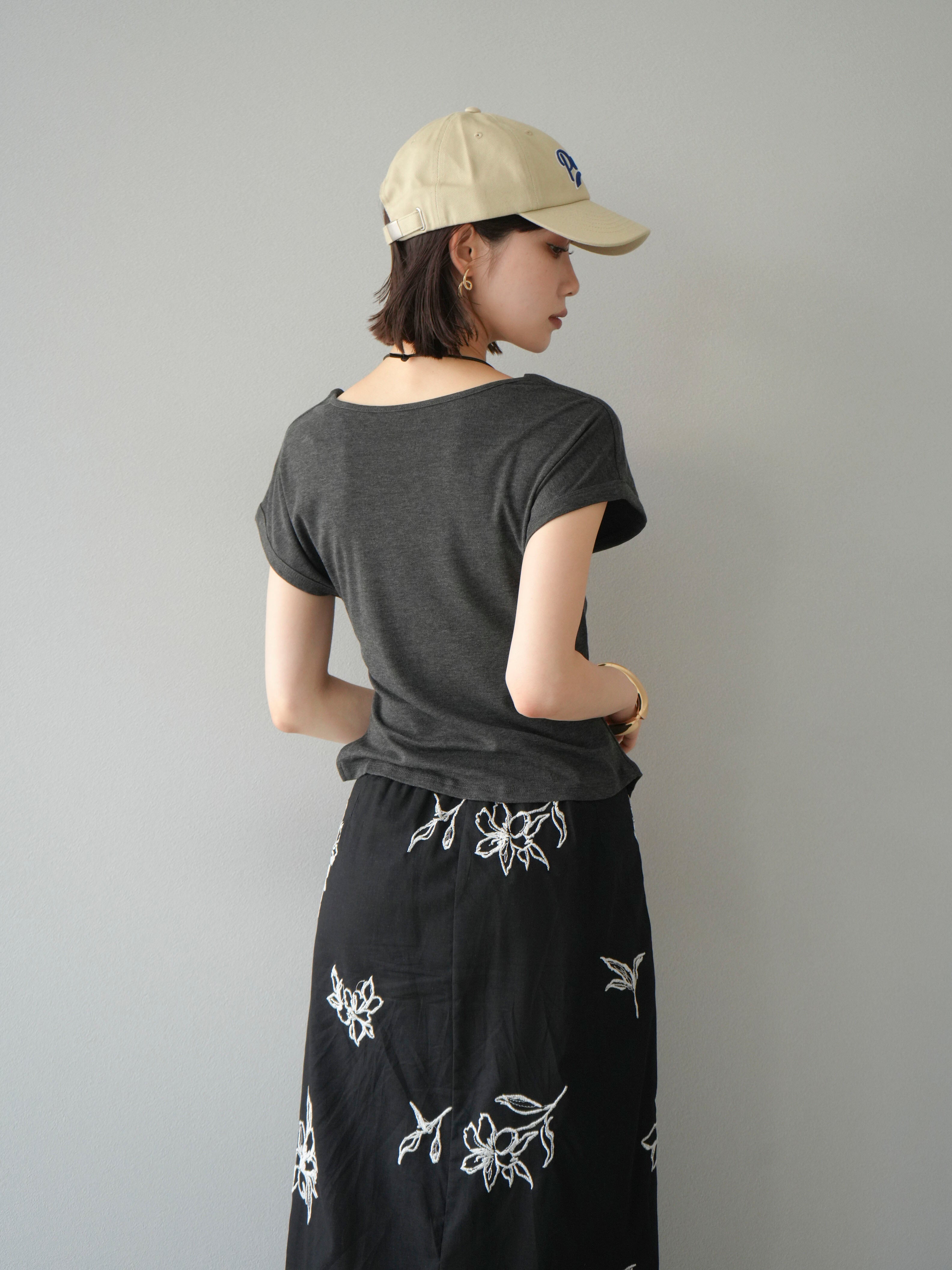 予約]タックTシャツ＆レザーハートネックレスSET /チャコール – Lumier