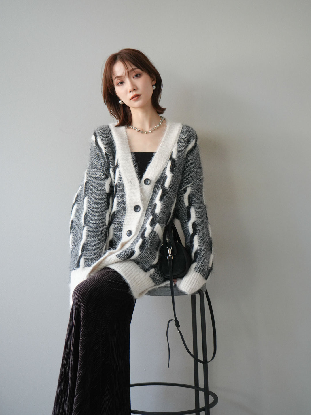 [予約]バイカラー編み込みデザインニットカーディガン/ホワイト