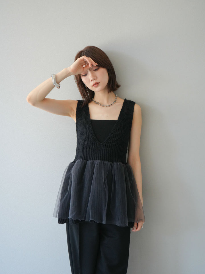 [SET] 薄紗層疊荷葉邊針織背心 + 兩用設計運動褲（2 件組）