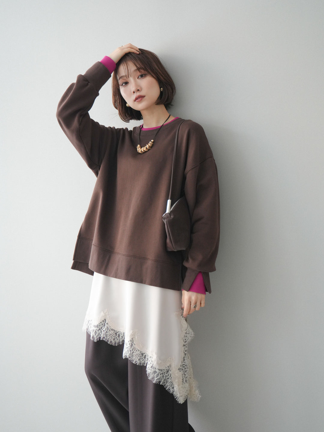 [SET]配色レイヤードデザインスエットプルオーバー+アシンメトリーサテンレースキャミソール(2set)