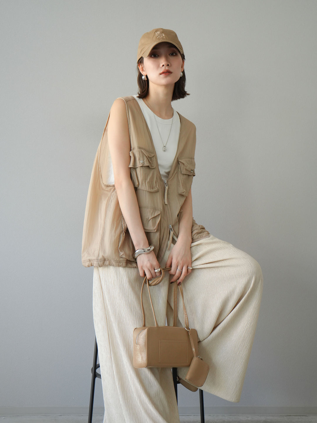 [預購] 尼龍大口袋透視背心/米色