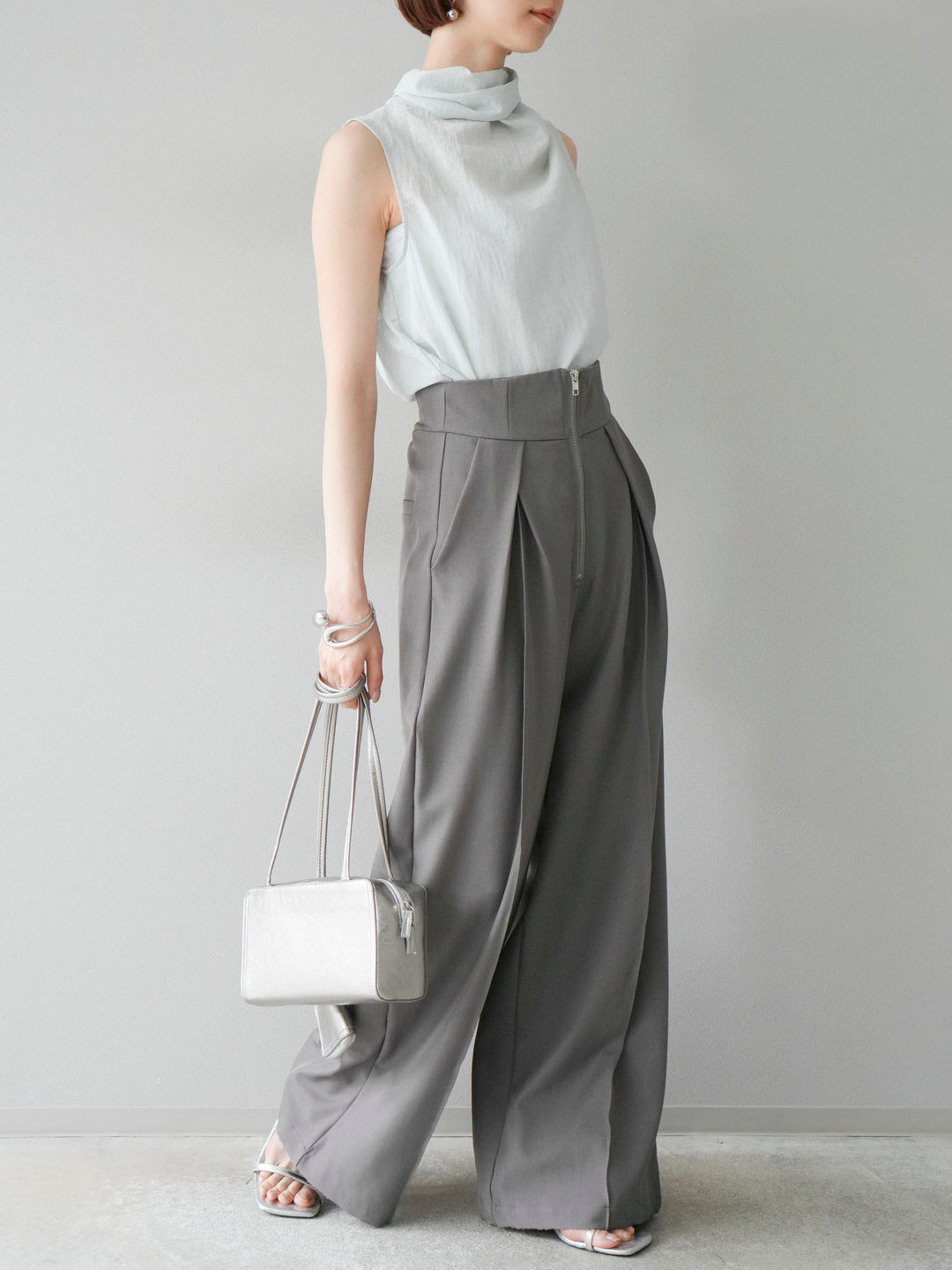 [SET] 後繫帶無袖上衣 + 拉鍊褶襉寬褲 (2 套)