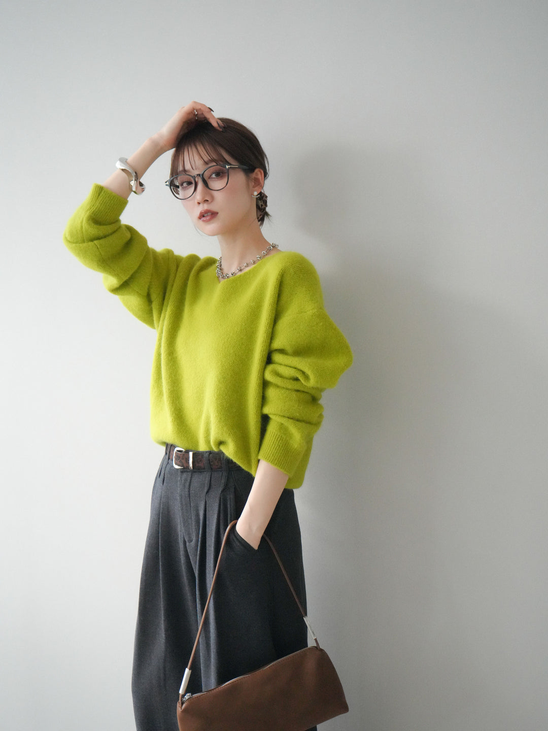 [SET]シュシュ付きアンゴラタッチVネックニットプルオーバー+選べるアクセセット(2set)