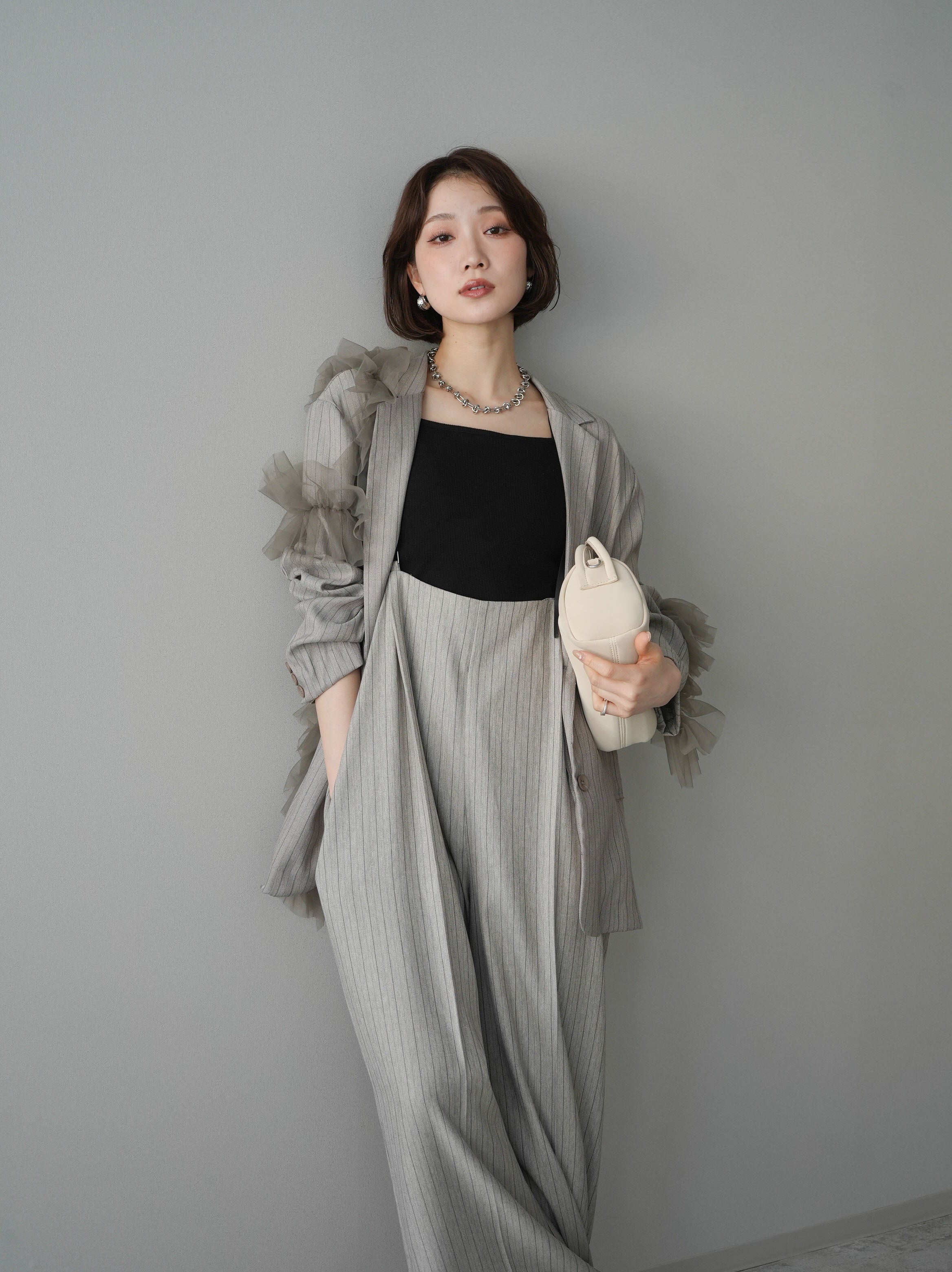 予約]アシンメトリーチュールストライプジャケット/greige – Lumier