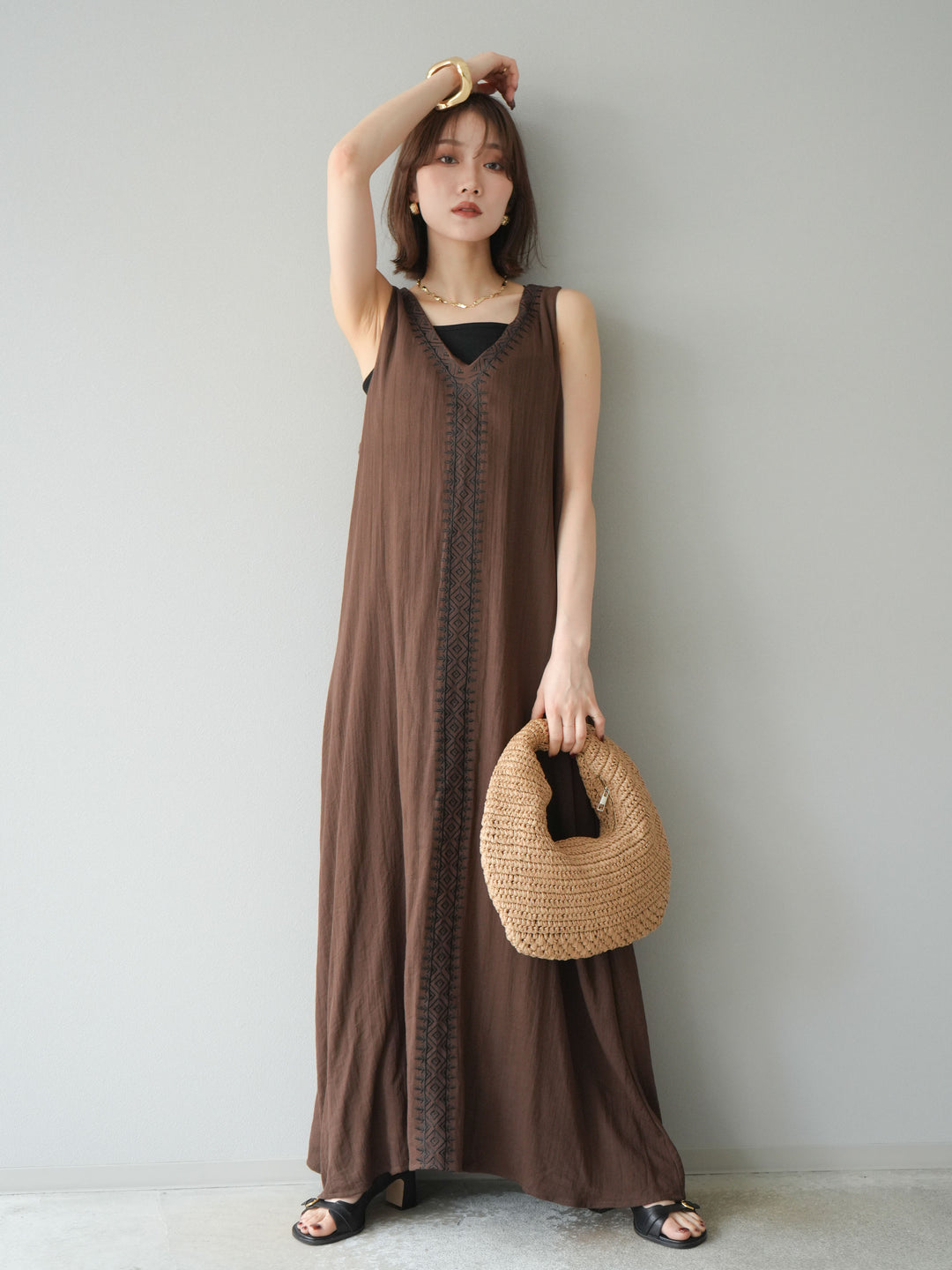 [予約]刺繍Vネックワンピース/ブラウン