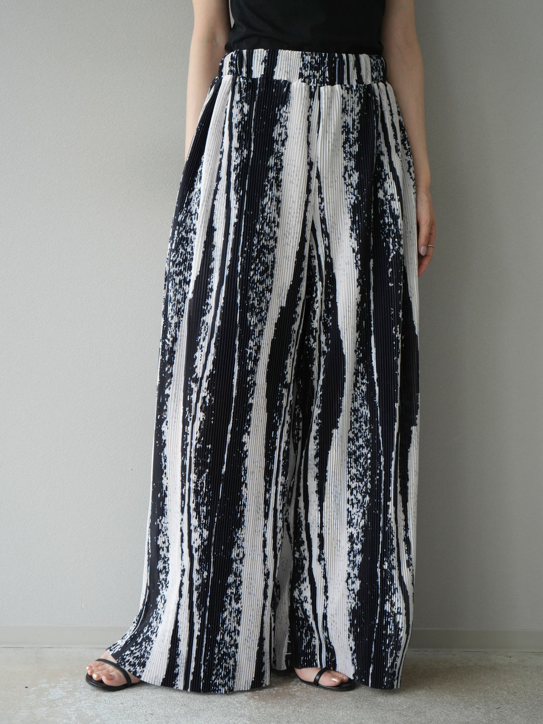 [予約]ニュアンスプリーツワイドパンツ/ブラック