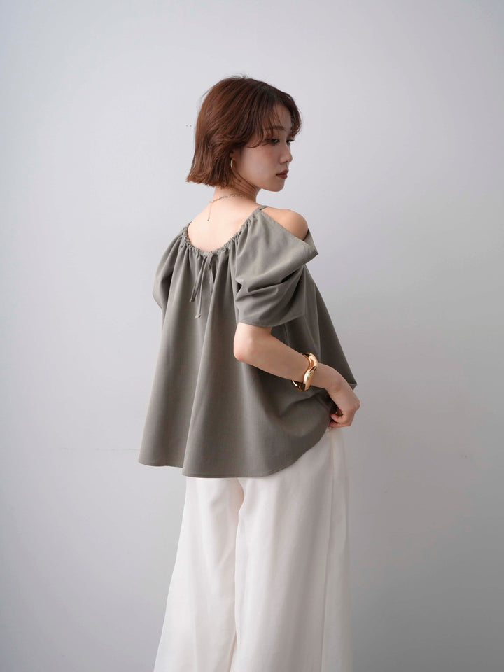 [予約]オープンショルダーギャザートップス/ashkhaki