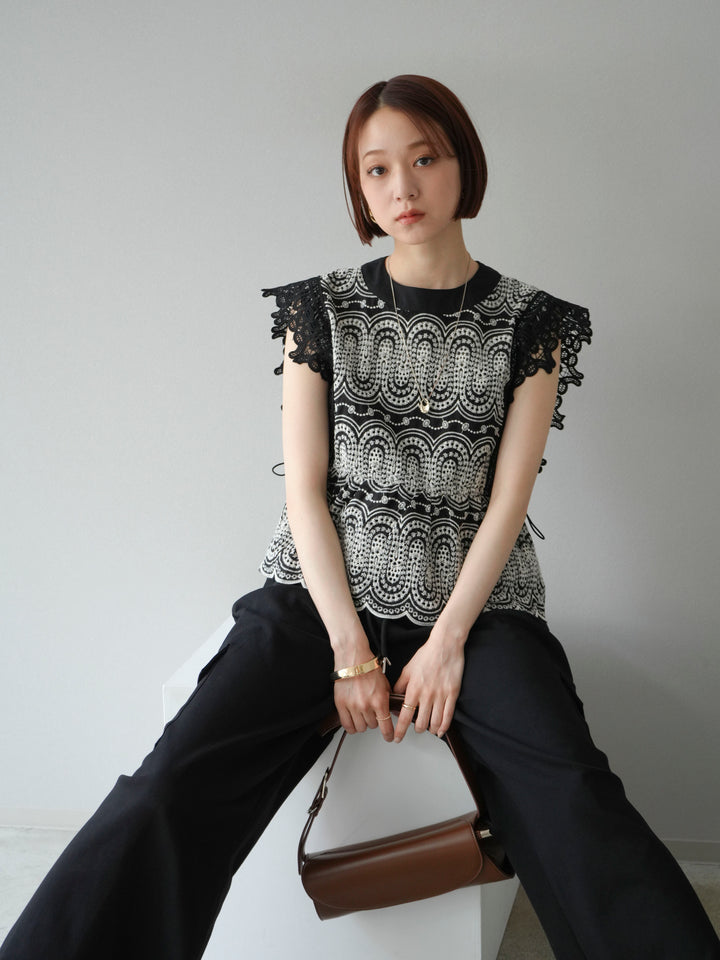 [SET] 扇貝刺繡蕾絲上衣 + 腰線側袋運動褲（2 組）