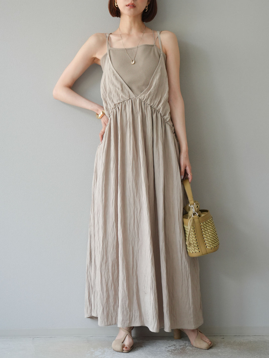 [予約]シボ加工シャイニーキャミワンピース/ベージュ