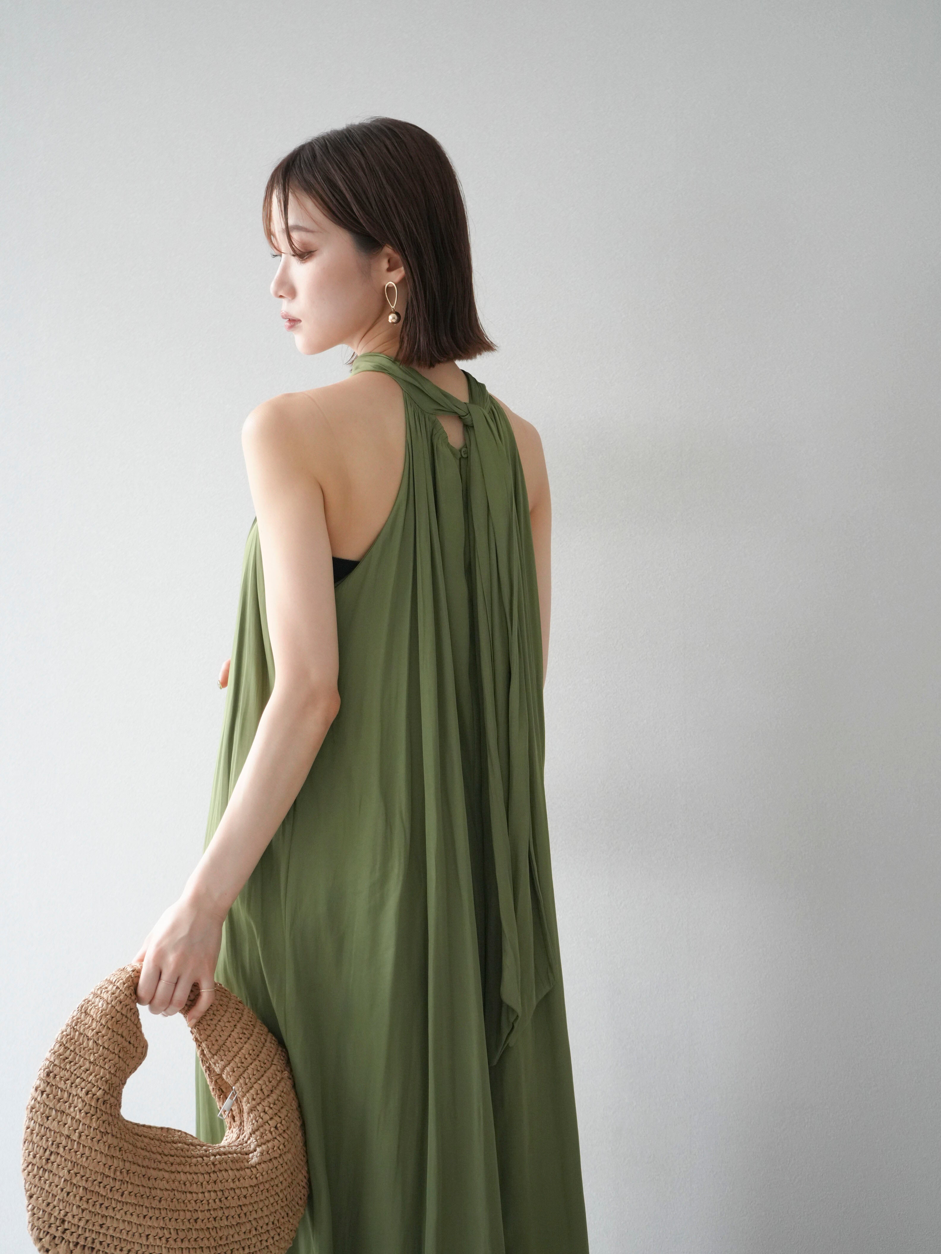 予約]シャイニーホルターワンピース/グリーン – Lumier