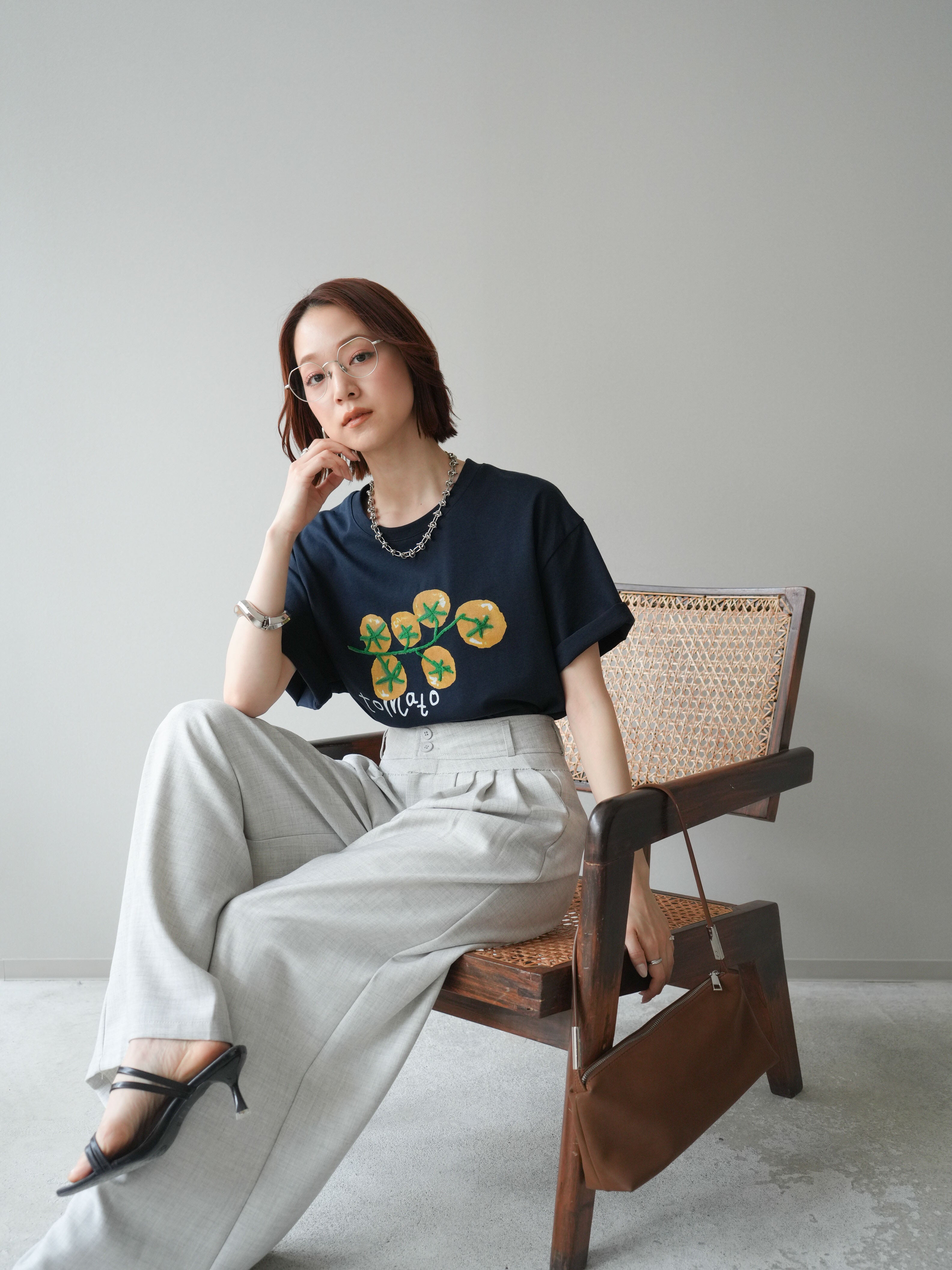 予約]トマト刺繍TEE/navy – Lumier