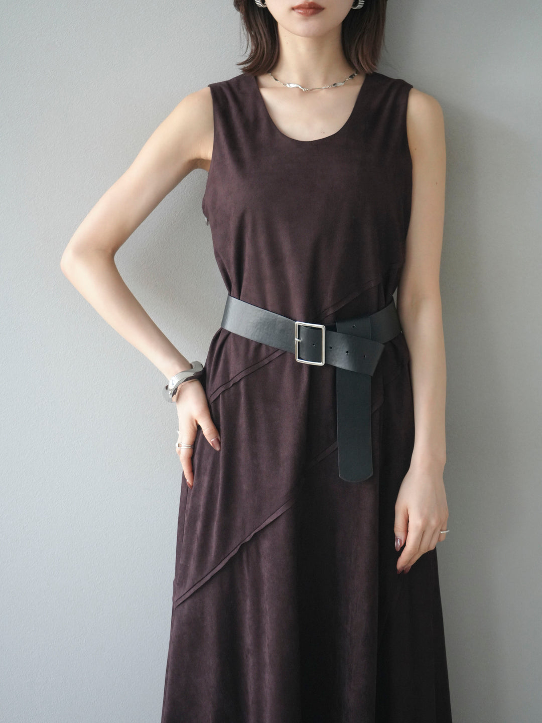 [予約]スエードアウトシームデザインベルト付ワンピース/bordeaux