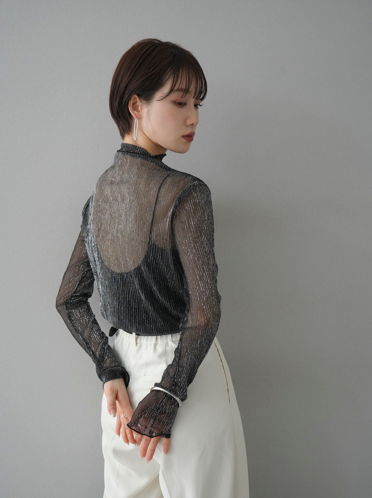 予約]ラメプリーツシアートップス/ブラック2 – Lumier