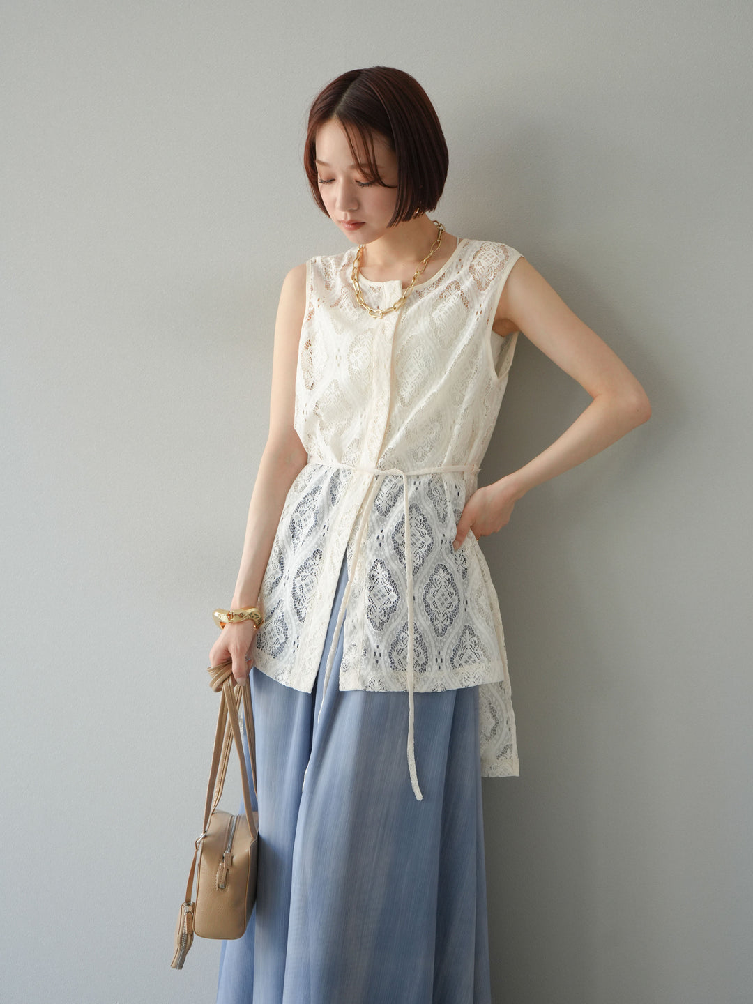 [SET] 緞面滾邊蕾絲無袖上衣 + nuance 透視喇叭裙 (2 套)