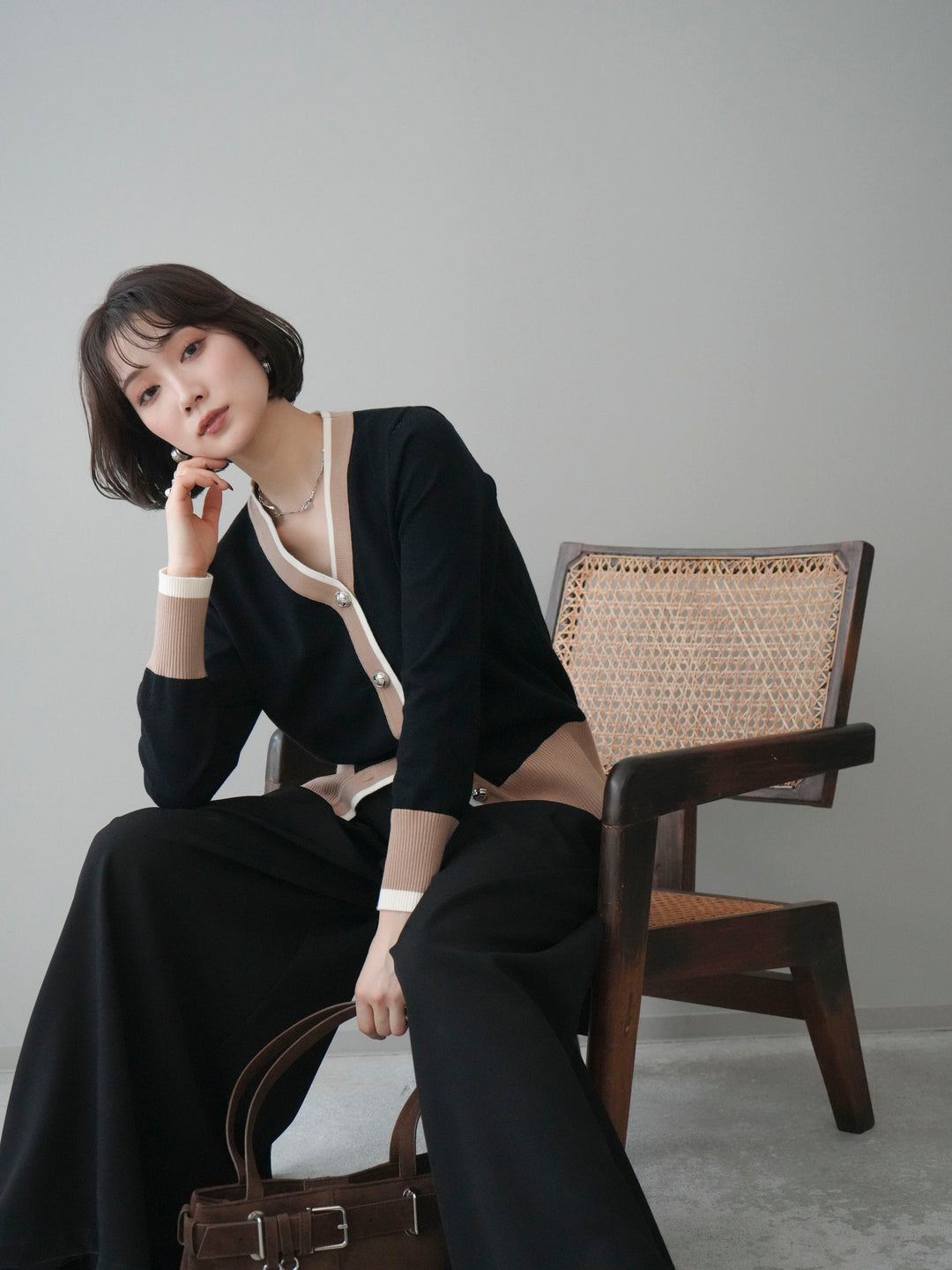 [SET]デザインボタン配色Vネックニットカーディガン+テープベルトタックバギーパンツ(2set)