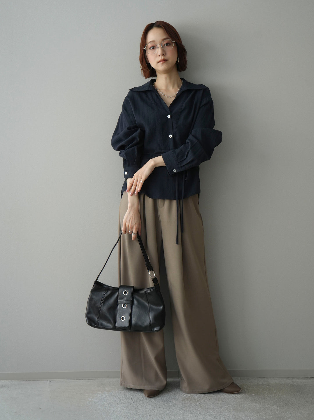 [SET]Vネック変形ラインシャツ+ベルト付キーホルダーモチーフワイドパンツ(2set)