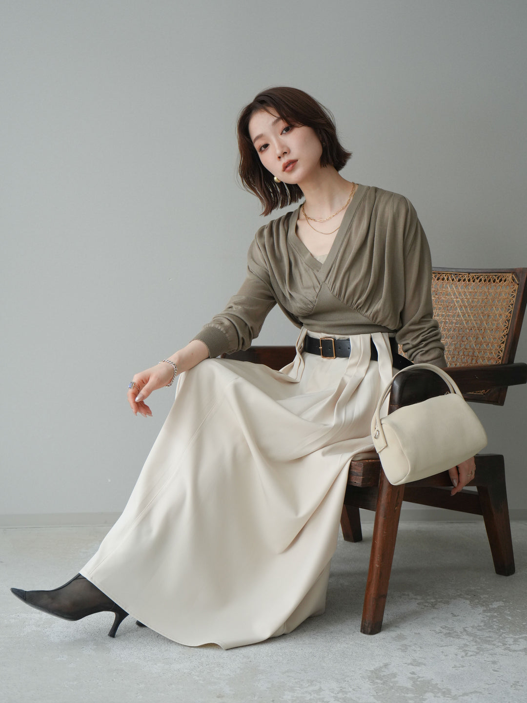[予約]サイドギャザーVネックニットプルオーバー/beige