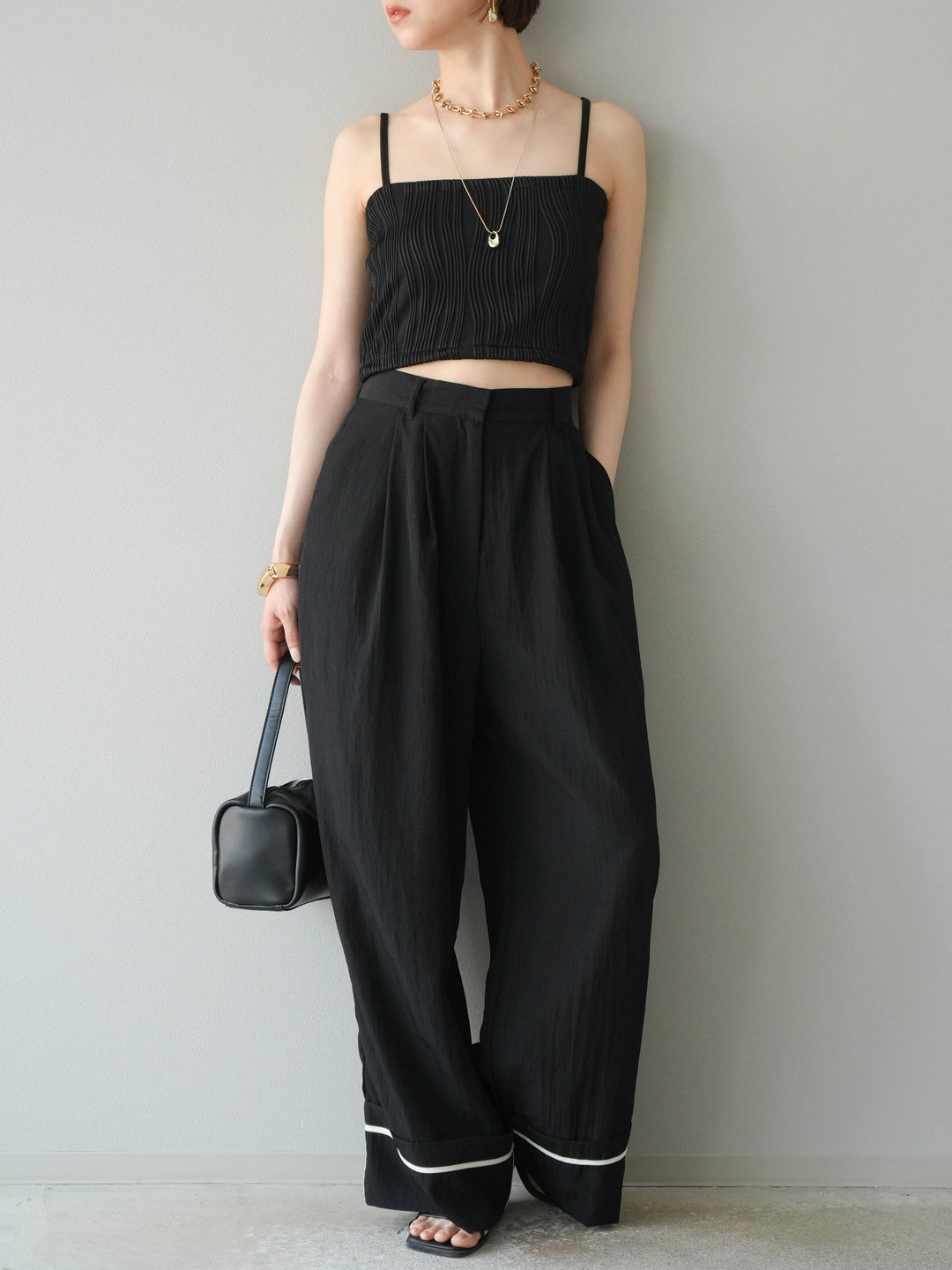 【預購】波浪滾邊杯裸色吊帶背心/黑色