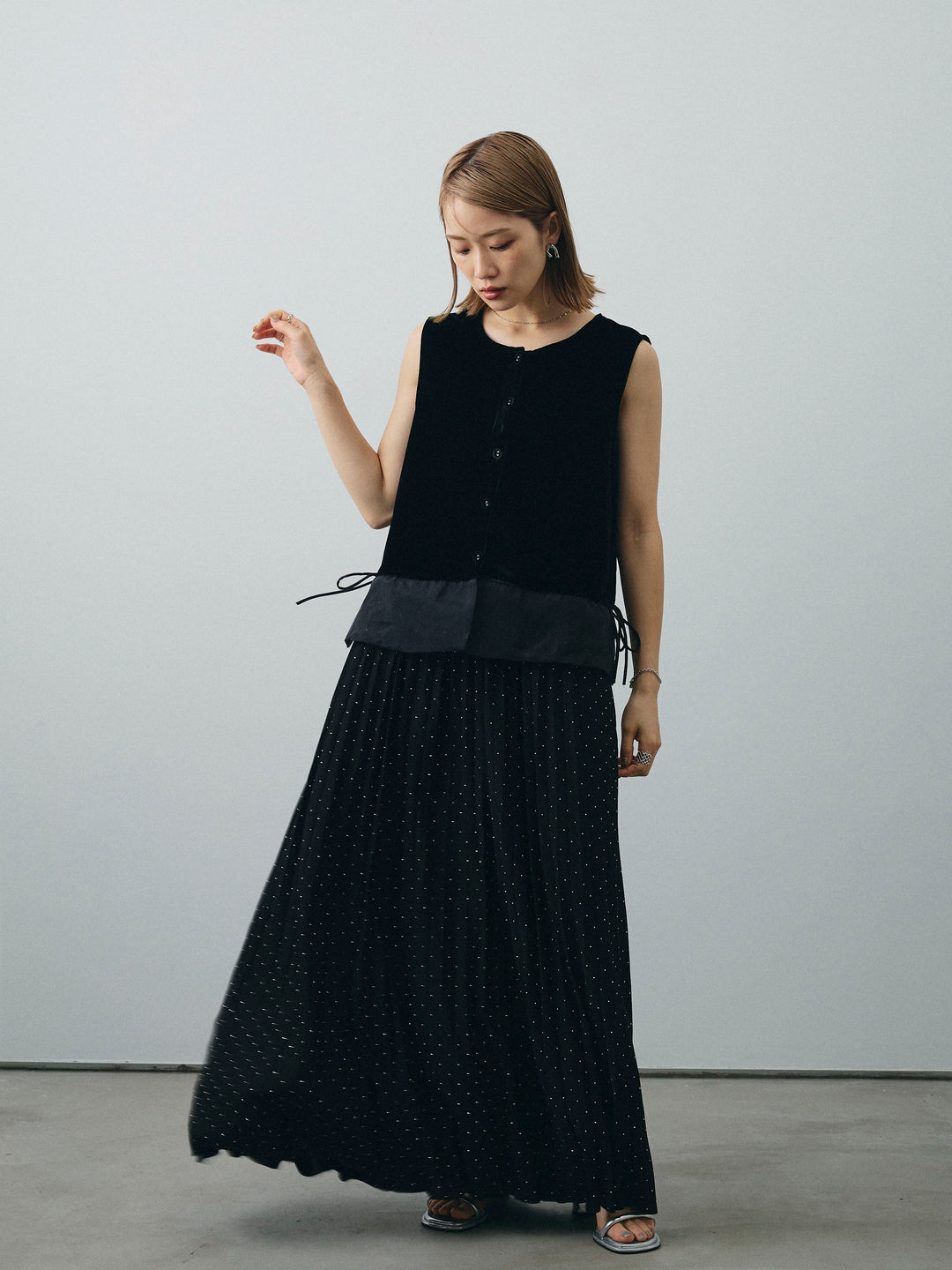 [予約]裾チュールベロアノースリーブプルオーバー/ブラック