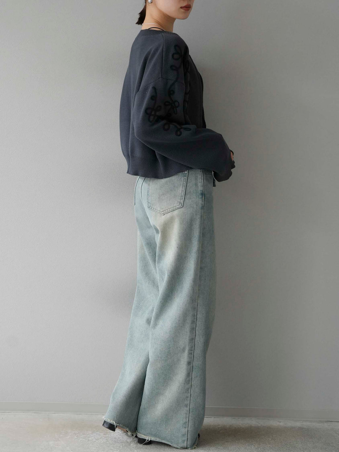 [SET]コード刺繍コットンニットジップカーディガン+ダブルストラップカットリブブラキャミソール+ベルトアシンメトリーダメージデニム(3set)