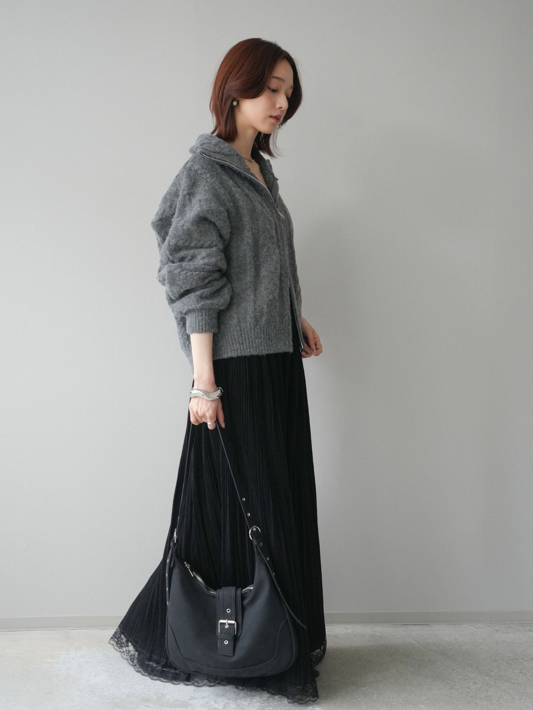 [SET]ケーブル編みハイネックZIPニットカーディガン+裾レーススウェードプリーツマキシスカート(2set)