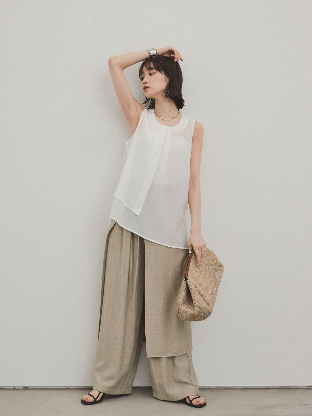 [SET]シアータックアシンメトリーブラウス+ワッシャーサテンレイヤードスカートパンツ(2set)