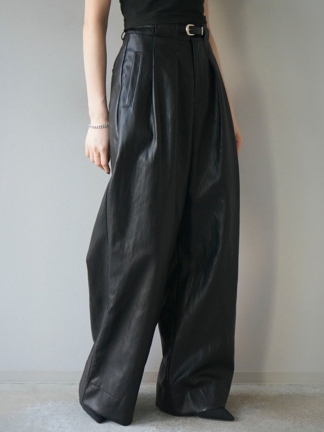 [予約]レザーワイドパンツ/black