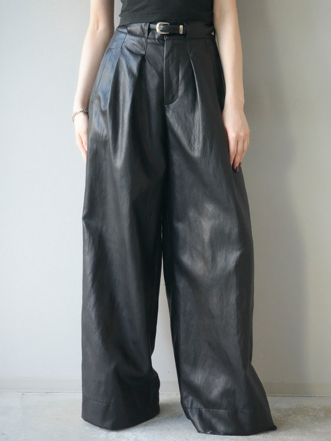 [予約]レザーワイドパンツ/black
