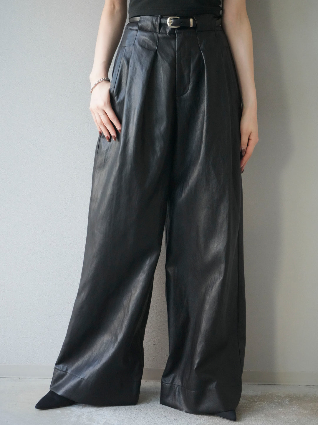 [予約]レザーワイドパンツ/black