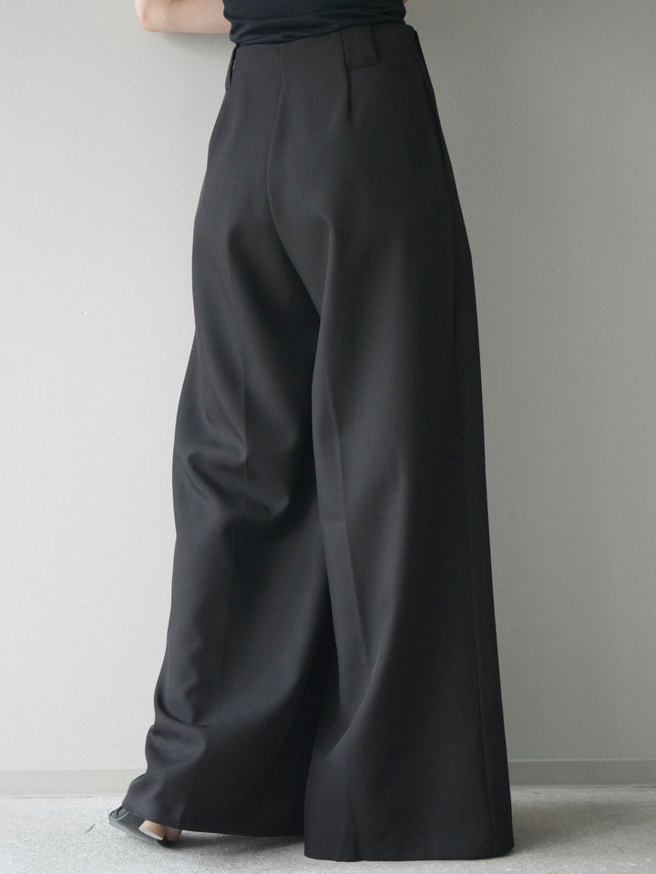 [予約]ドレープタックベルトループパンツ/black