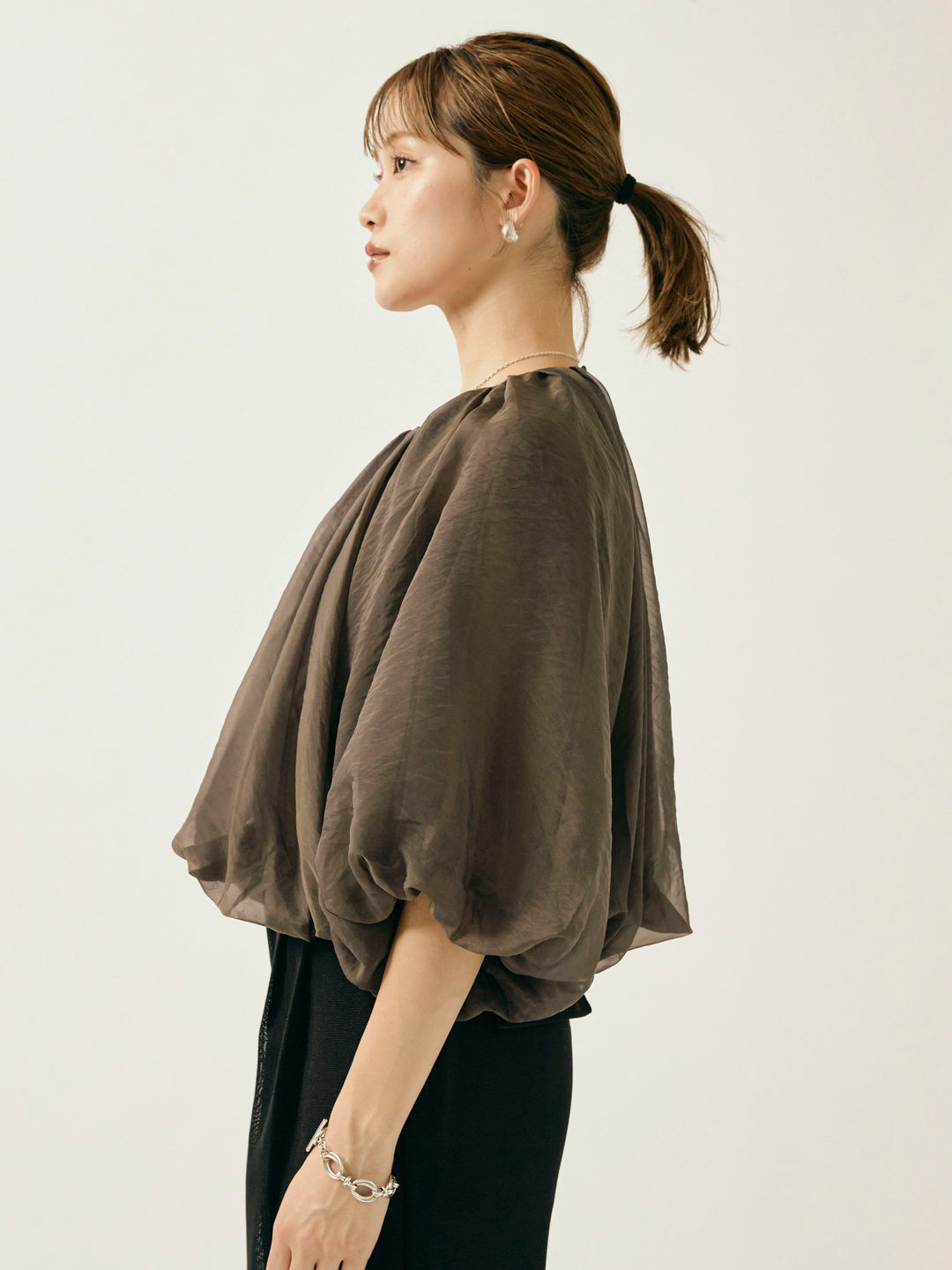 [予約]オーガンジーバルーンショートブラウス/チャコール