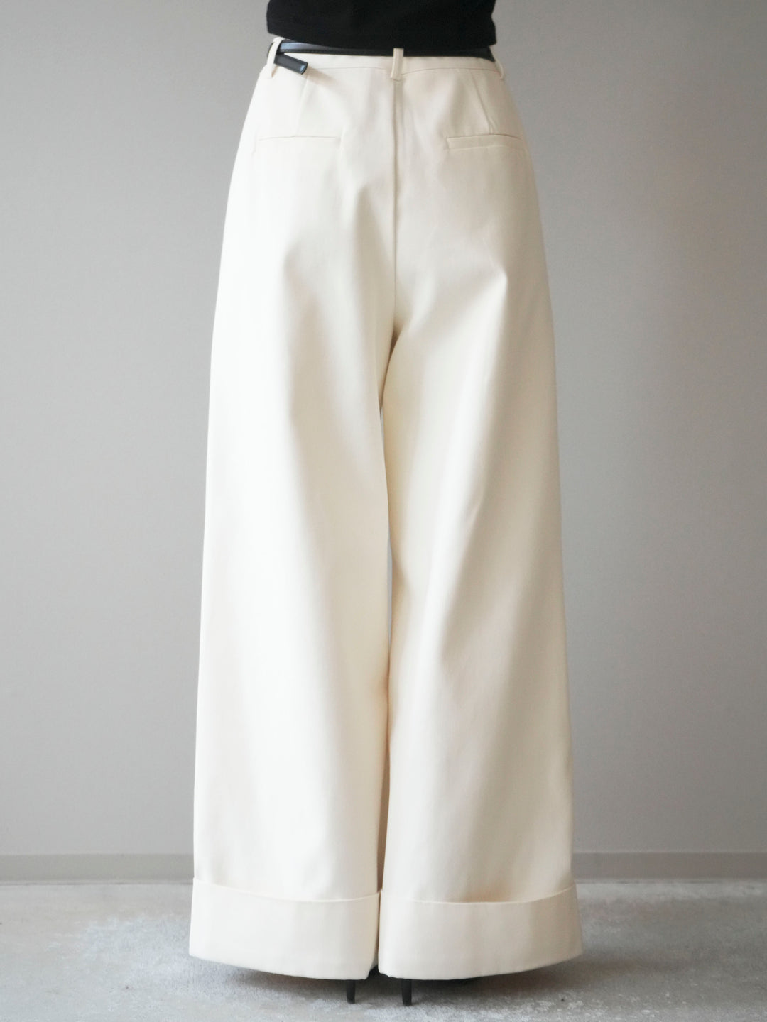 [予約]ベルト付き折り返しコットンツイルワイドパンツ/ivory