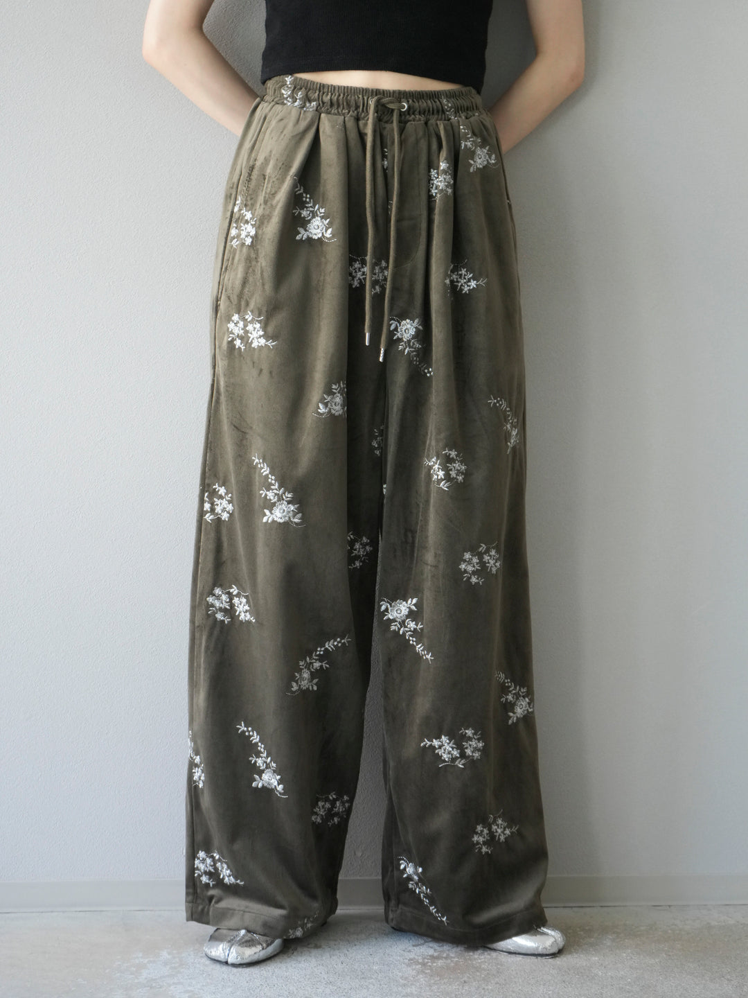 [予約]ベロアフラワーエンブロイダリーイージーパンツ/ブラウン