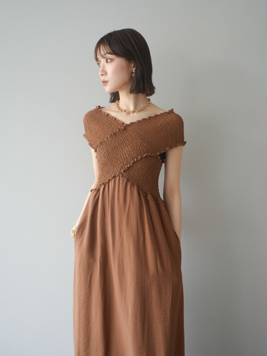 [予約]シャーリングクロスワンピース/ブラウン