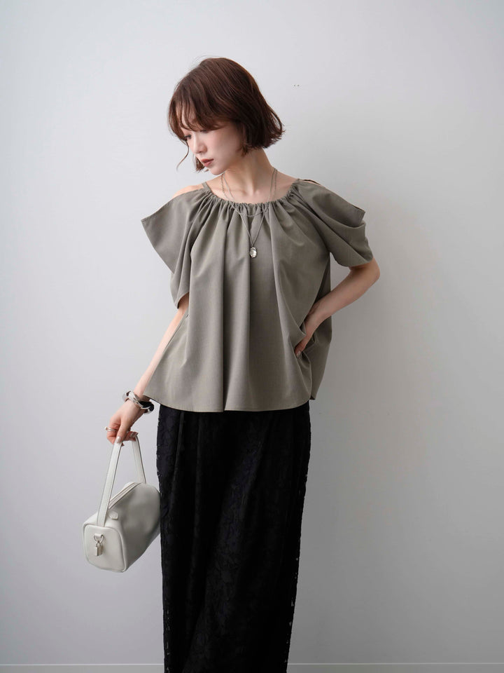 [予約]オープンショルダーギャザートップス/ashkhaki