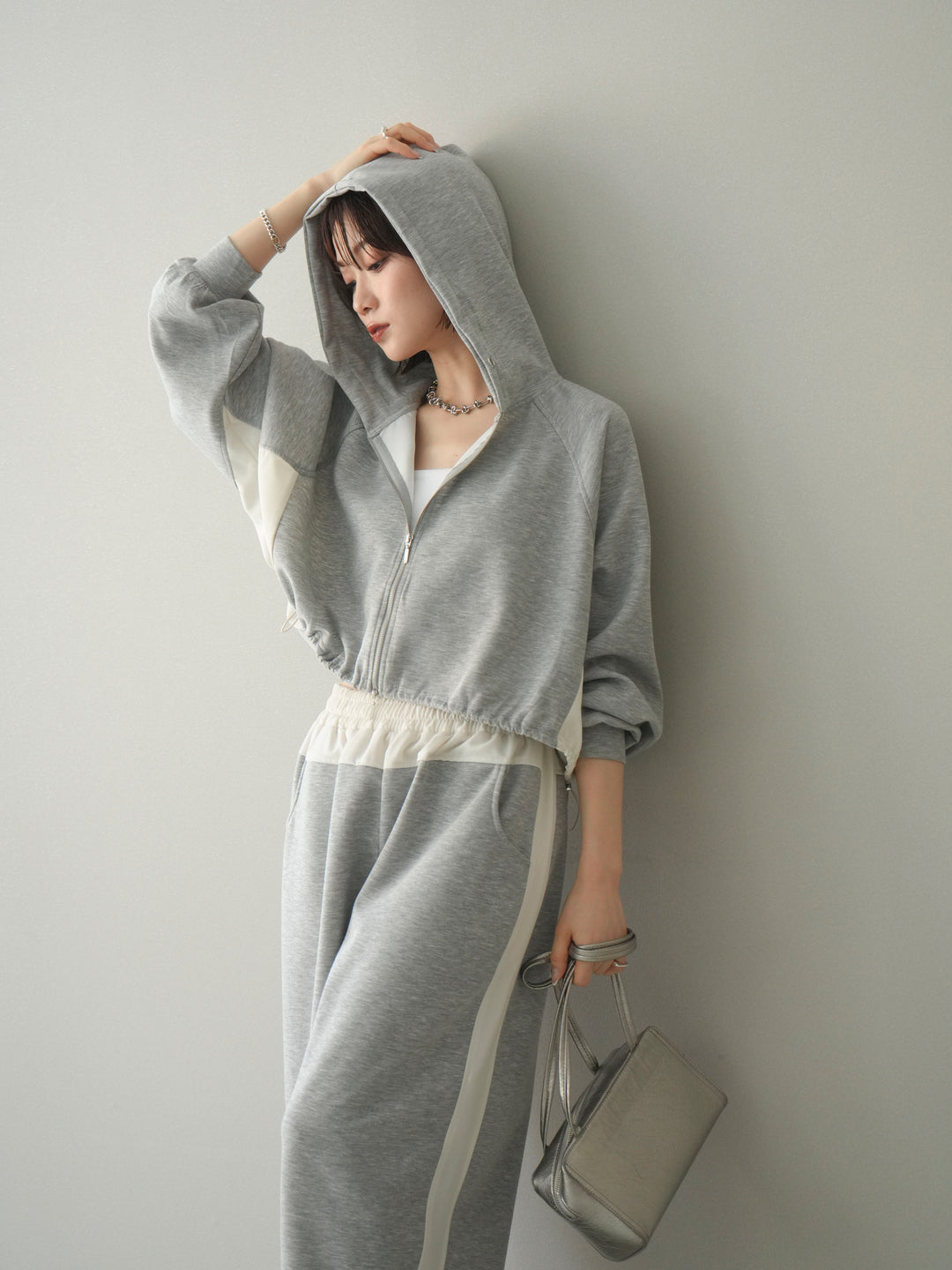 [予約]バイカラー異素材ライトポンチクロップドZIPフーディー/gray