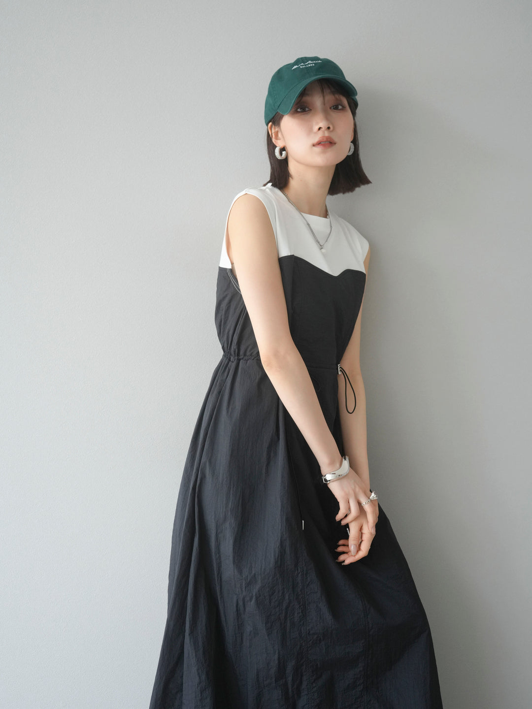 [SET] 剪裁對接尼龍洋裝 + 可選飾品套裝 (2 套)