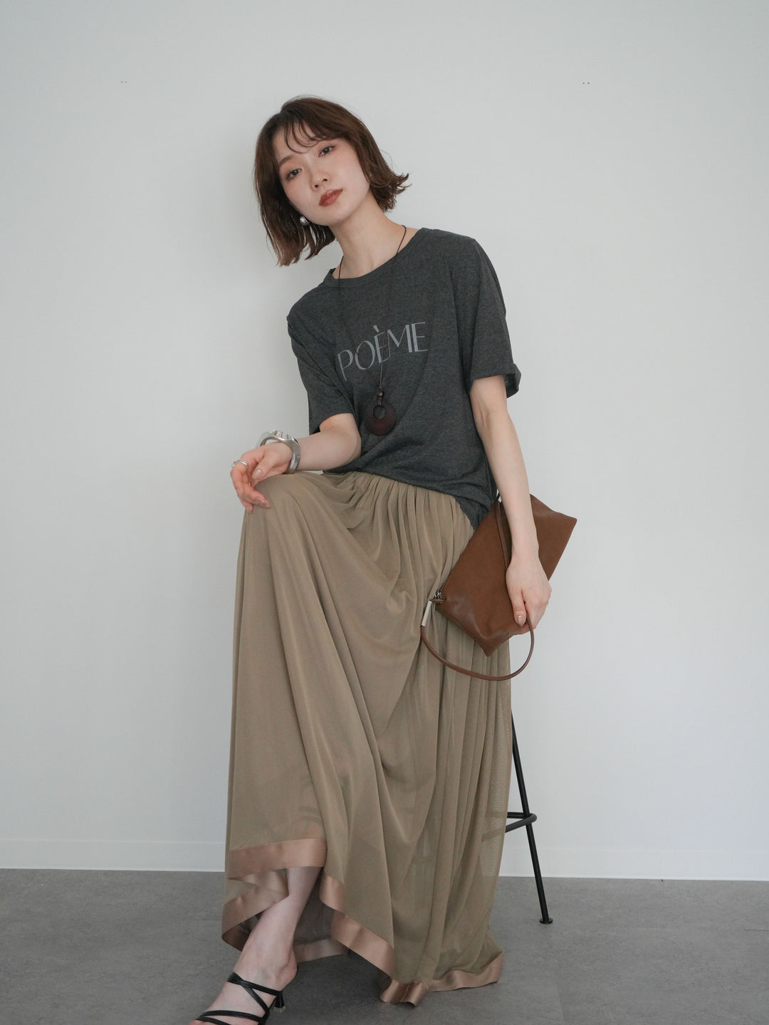 【套裝】Logo T卹配圓形項鍊+緞面滾邊薄紗喇叭裙（兩件套）