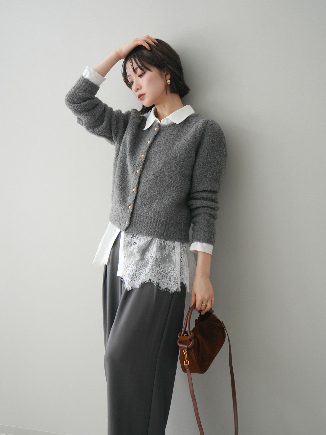 [SET]ゴールドボタンブークレニットカーディガン+総レースボリュームスリーブシャツ(2set)