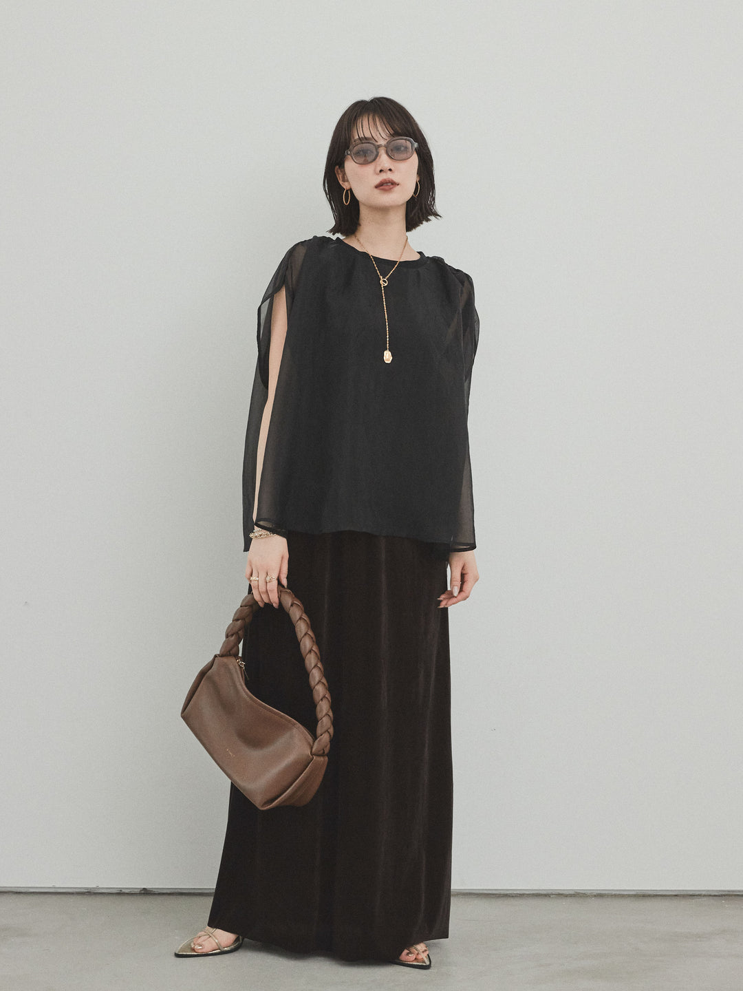 [預訂] 緊湊光滑透視多層上衣/黑色