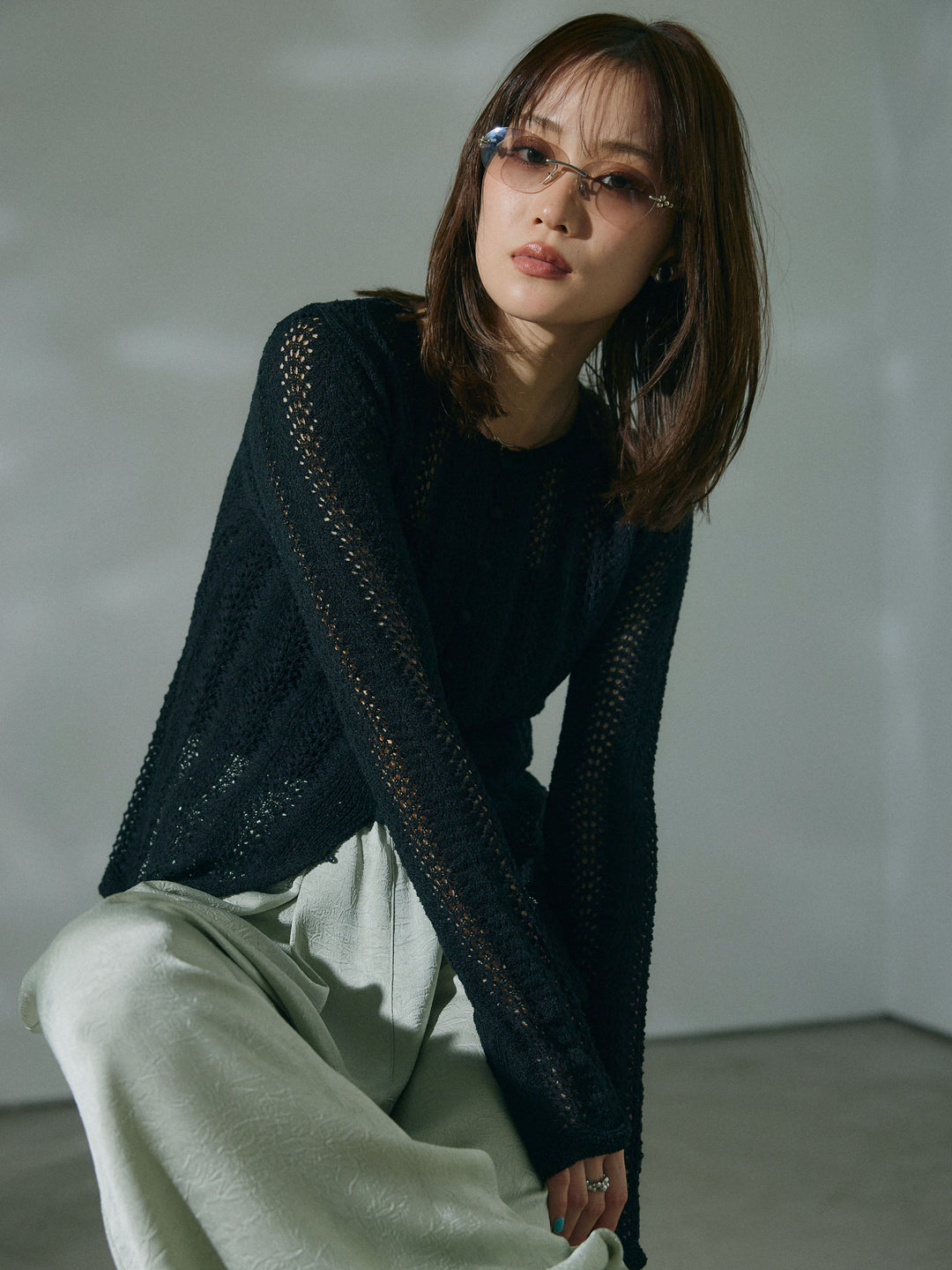 【Allure】[SET]透かし編みニットカーディガントップス+ワッシャーサテンタックジョガーパンツ(2set)