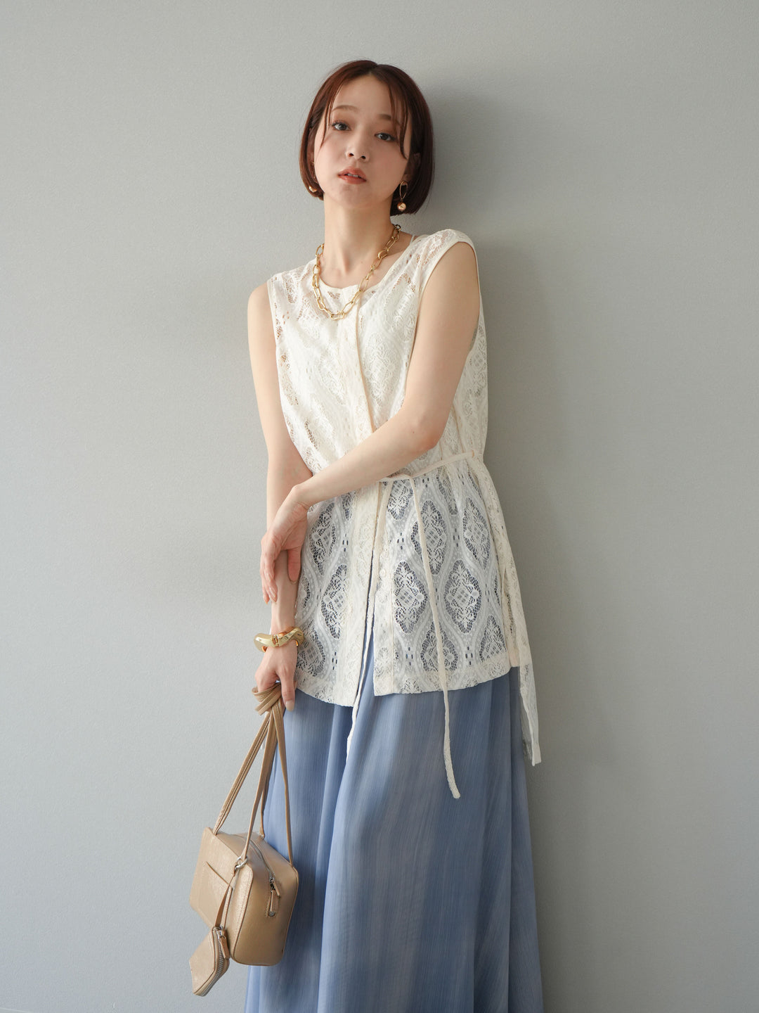 [SET] 緞面滾邊蕾絲無袖上衣 + nuance 透視喇叭裙 (2 套)