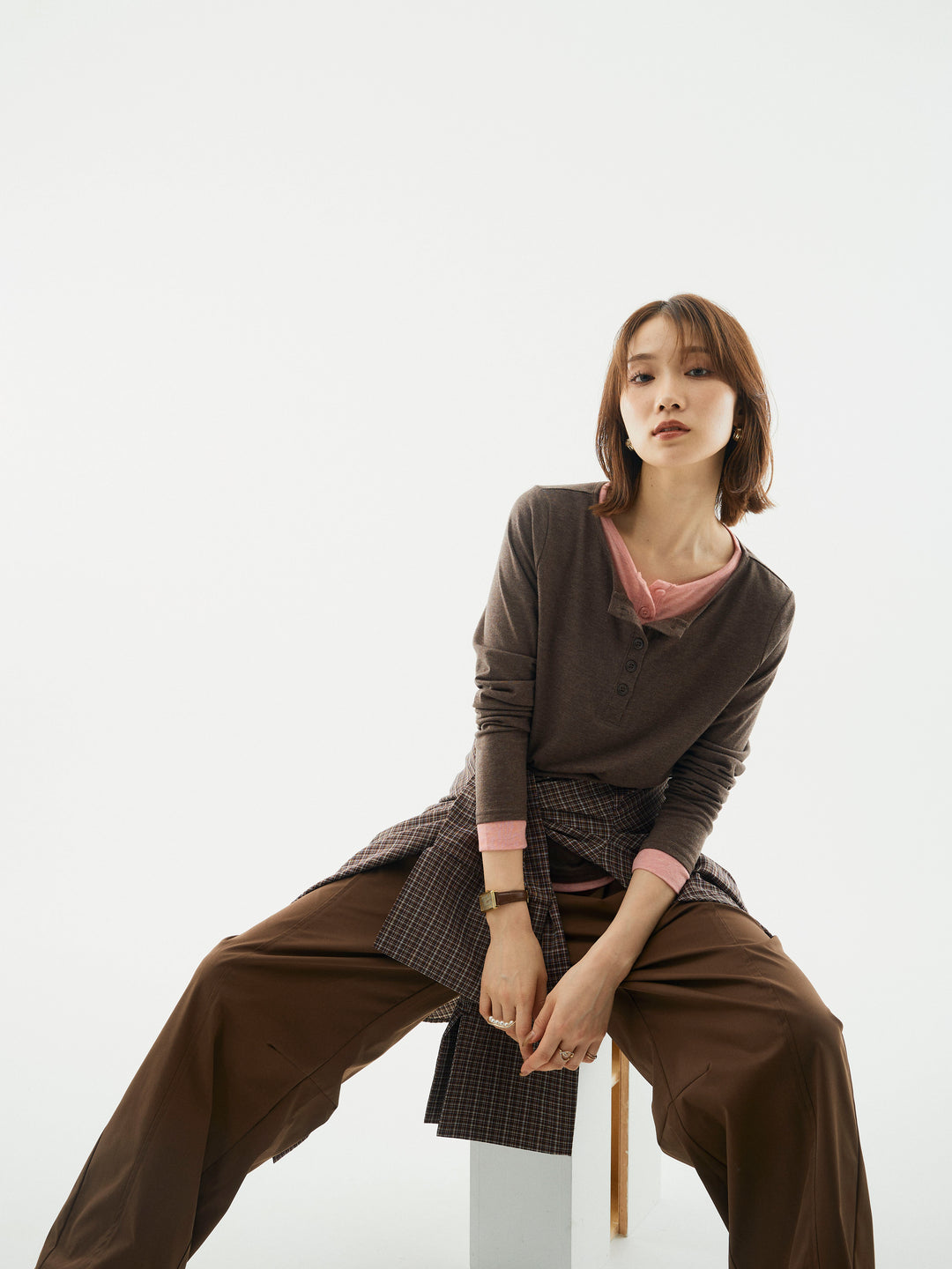 【Allure】[SET]配色レイヤードヘンリーネックトップス+タフタワイドカーブパンツ(2set)