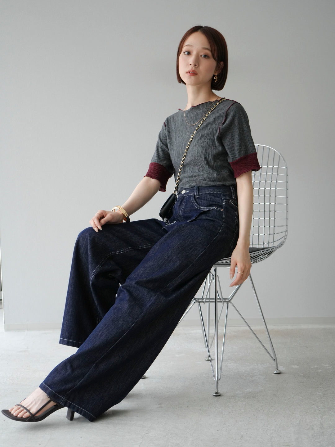 [SET] 百褶同色船領套頭衫 + 臀部設計牛仔褲（2 件組）