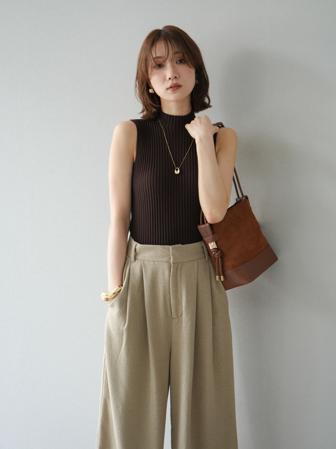 [予約]ボトルネックワッフル編みノースリーブニットトップス/ブラウン