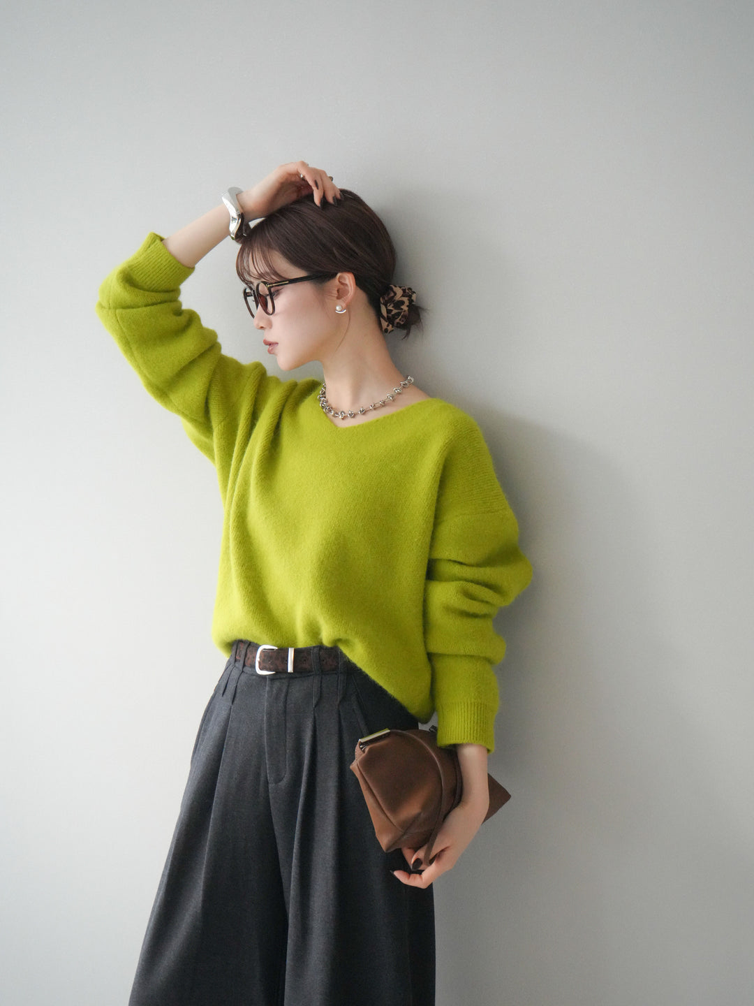 [SET]シュシュ付きアンゴラタッチVネックニットプルオーバー+選べるアクセセット(2set)