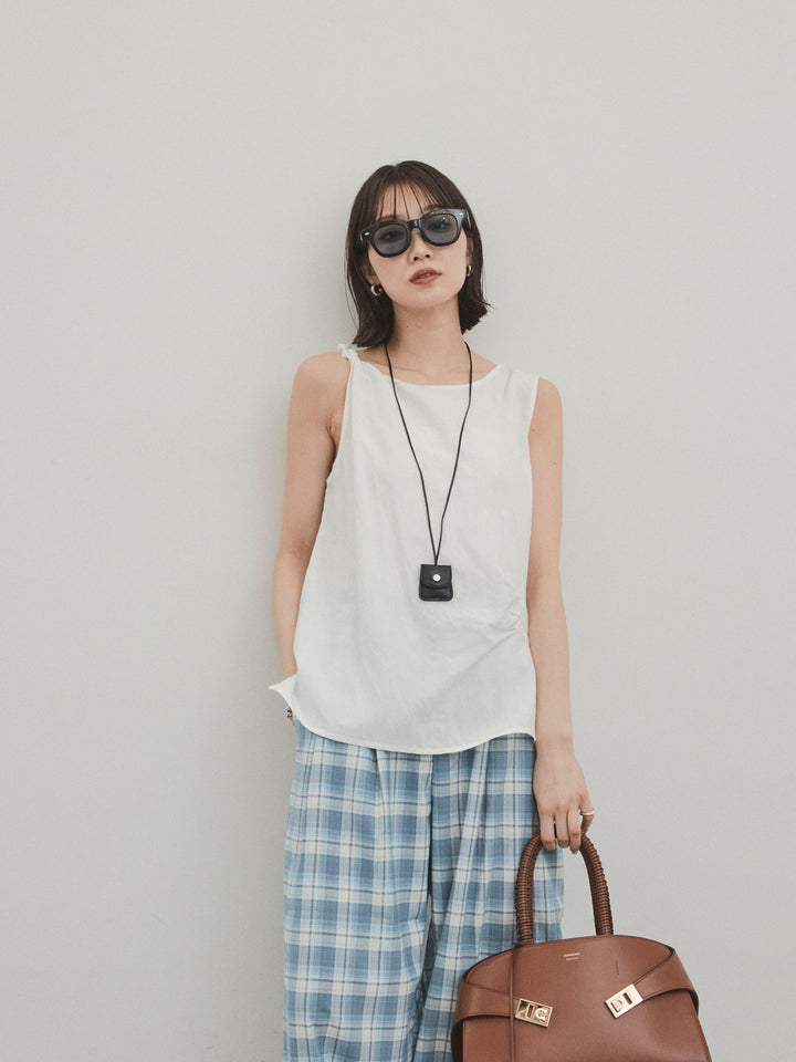 [予約]レザーネックレス付ツイストノースリブラウス/アイボリー