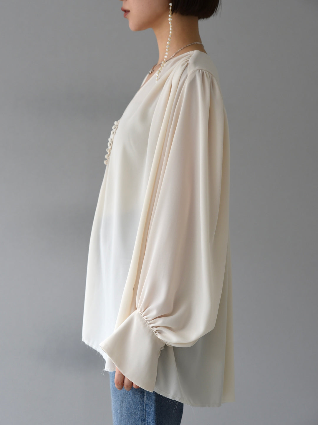 [Pre-order] TUCK CHIFFON BLOUSE/IVORY