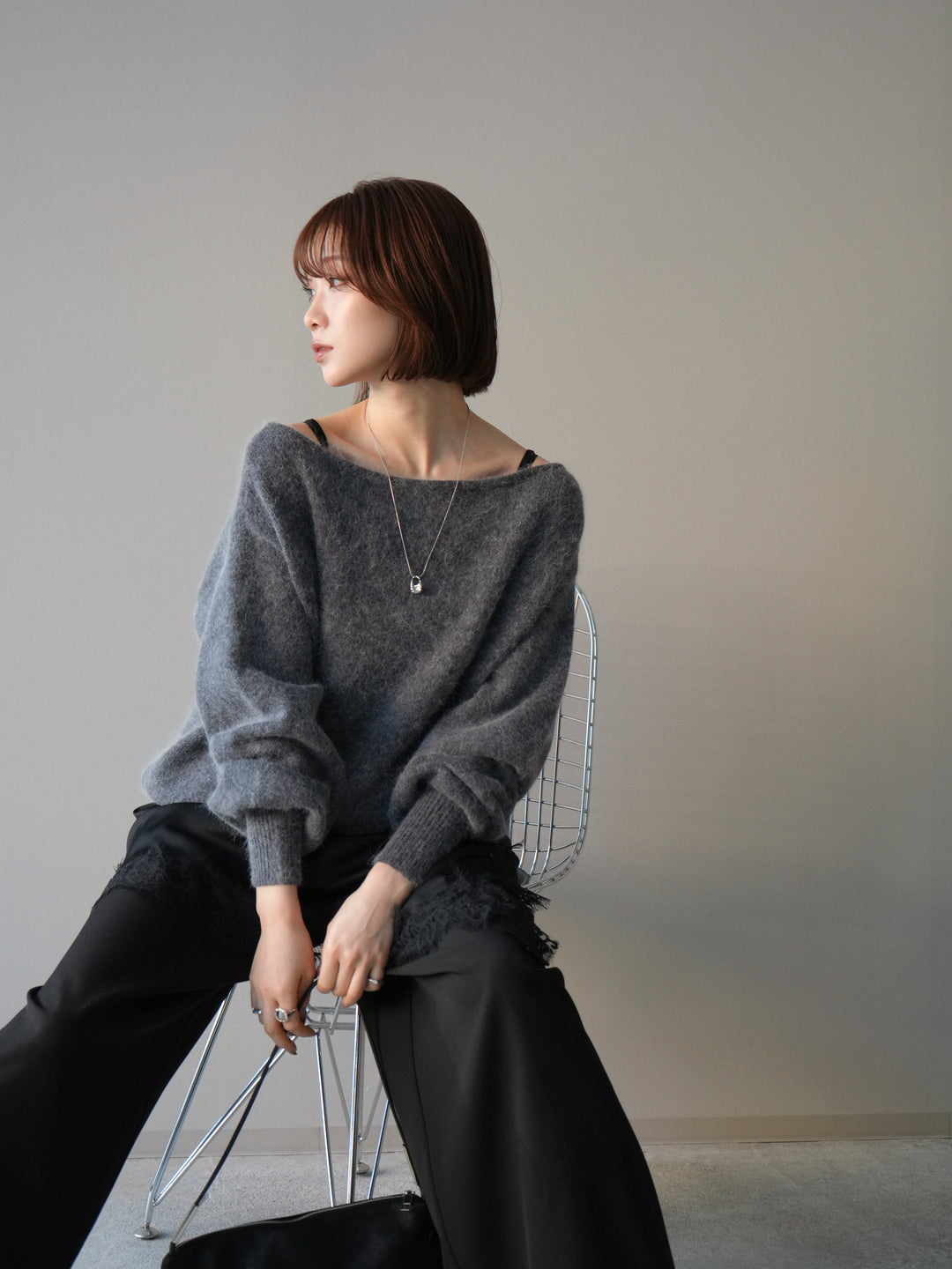 【預購】安哥拉羊毛船領針織套頭衫 / 炭灰色